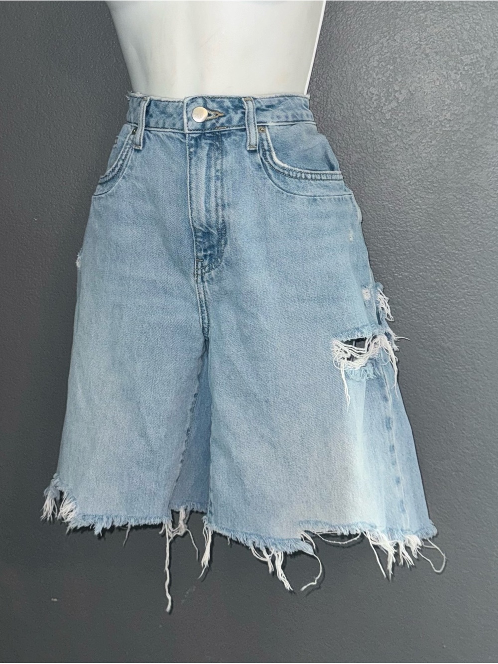 Fashion Nova Distressed Denim Bermuda Long Jean Shorts Women’s Medium 7